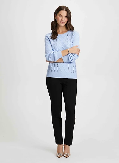 Pull en maille torsadée et perles avec pantalon à détail pierres