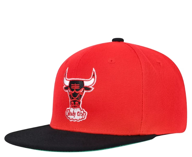 Men's Mitchell & Ness Red/Black Chicago Bulls Side Core 2.0 Snapback Hat