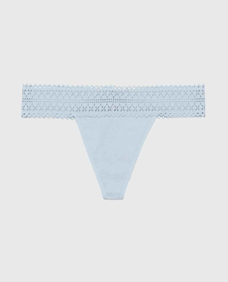 Tanga avec bordure en dentelle bleu tamisé