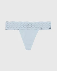Tanga avec bordure en dentelle bleu tamisé