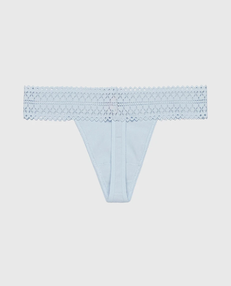 Tanga avec bordure en dentelle bleu tamisé