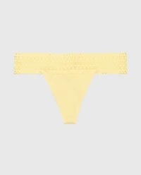 Tanga avec bordure en dentelle jaune moelleux