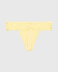 Tanga avec bordure en dentelle jaune moelleux