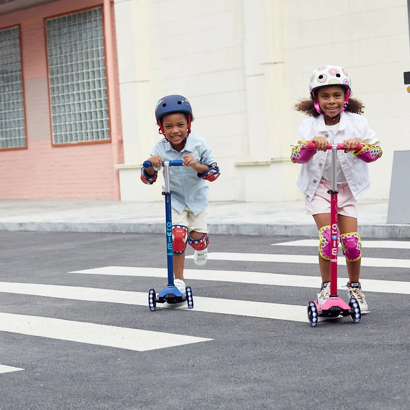 Maxi MICRO Deluxe LED Scooter - Pink