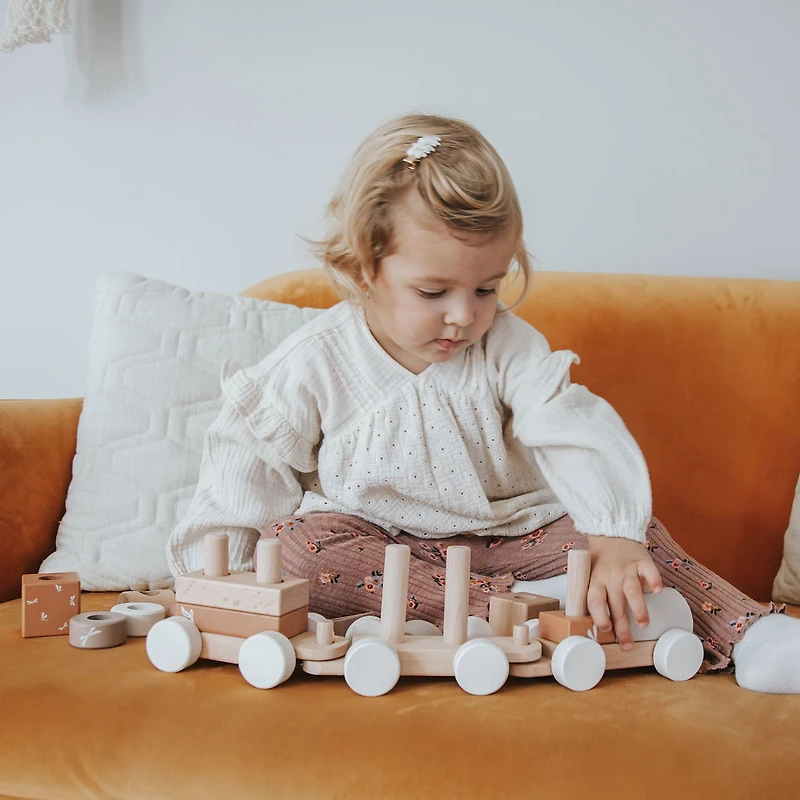 Stacking Train - Nougat