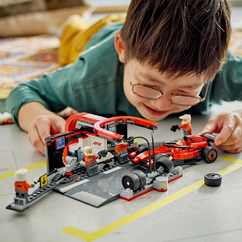 LEGO® City F1® Pit Stop & Pit Crew with Ferrari Car