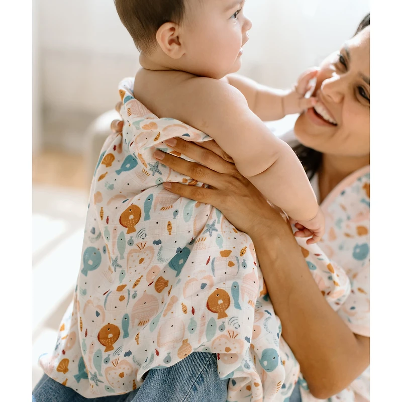 Bamboo Muslin Swaddle Blanket - Kissed