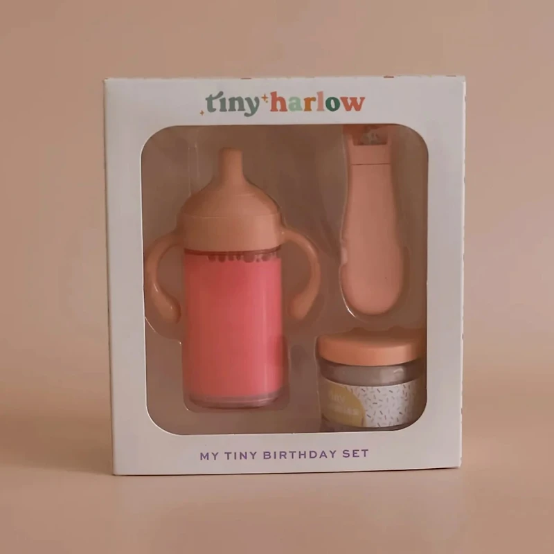 Ensemble Cadeau - Gâteau D'Anniversaire et Lait à La Fraise