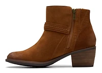 Neva Buckle Suede Dark Tan