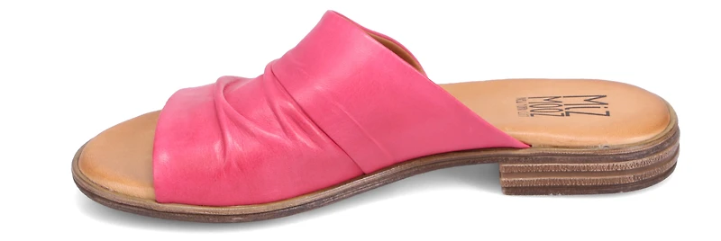 Delilah Magenta