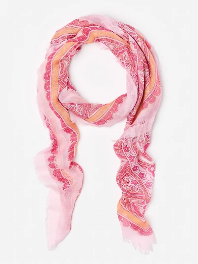 Giselle Scarf in Mega Cavesson Border
