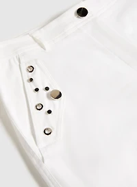 Pantalon droit orné d'oeillets
