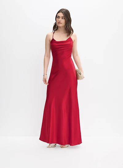 Robe à col bénitier en satin