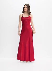 Robe à col bénitier en satin