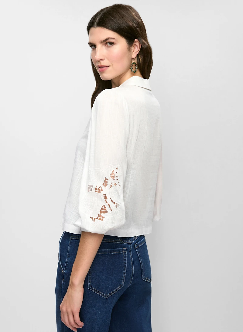 Blouse boutonnée à détails de broderies