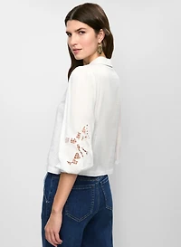 Blouse boutonnée à détails de broderies