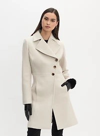 Manteau boutonné à avant asymétrique