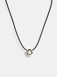 Collier en corde à pendentif de rose