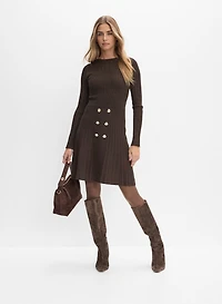 Robe pull à boutons dorés