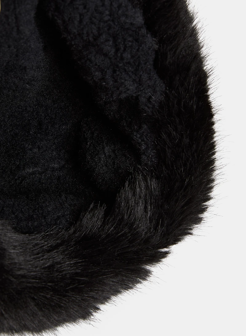 Chapeau cloche en faux cuir matelassé