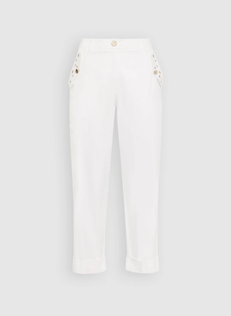 Pantalon droit orné d'oeillets