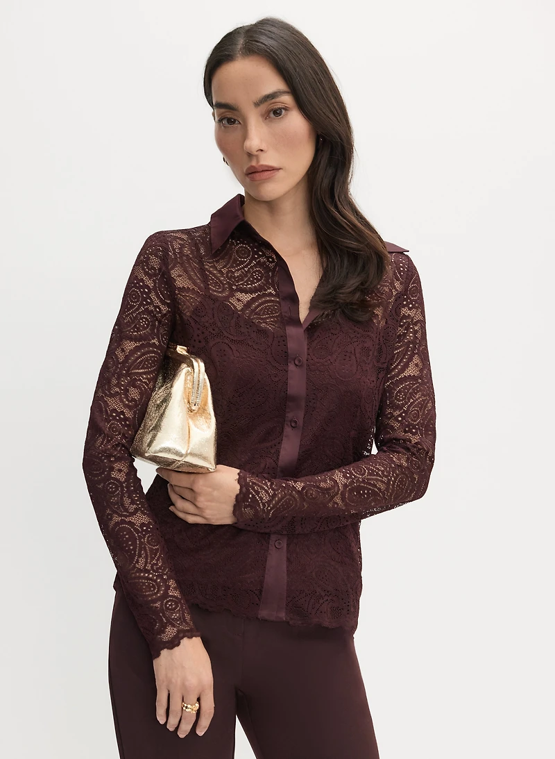 Haut boutonné en dentelle