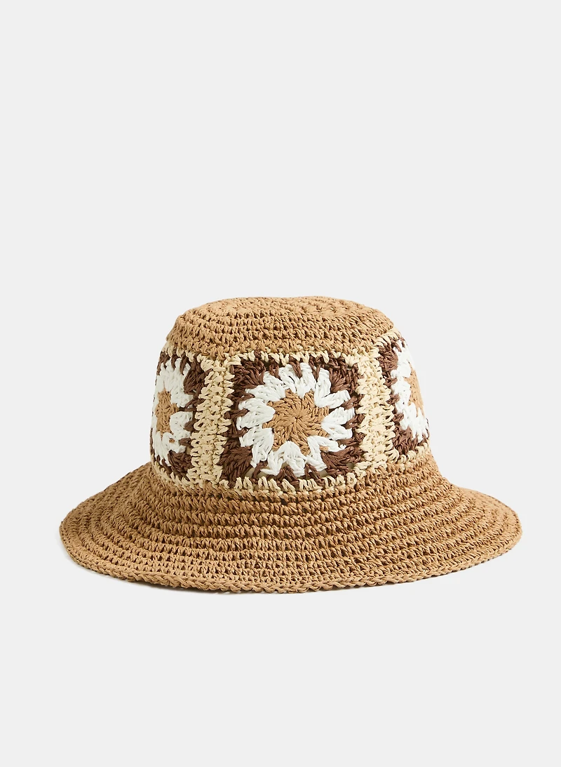 Chapeau crocheté à motif patchwork