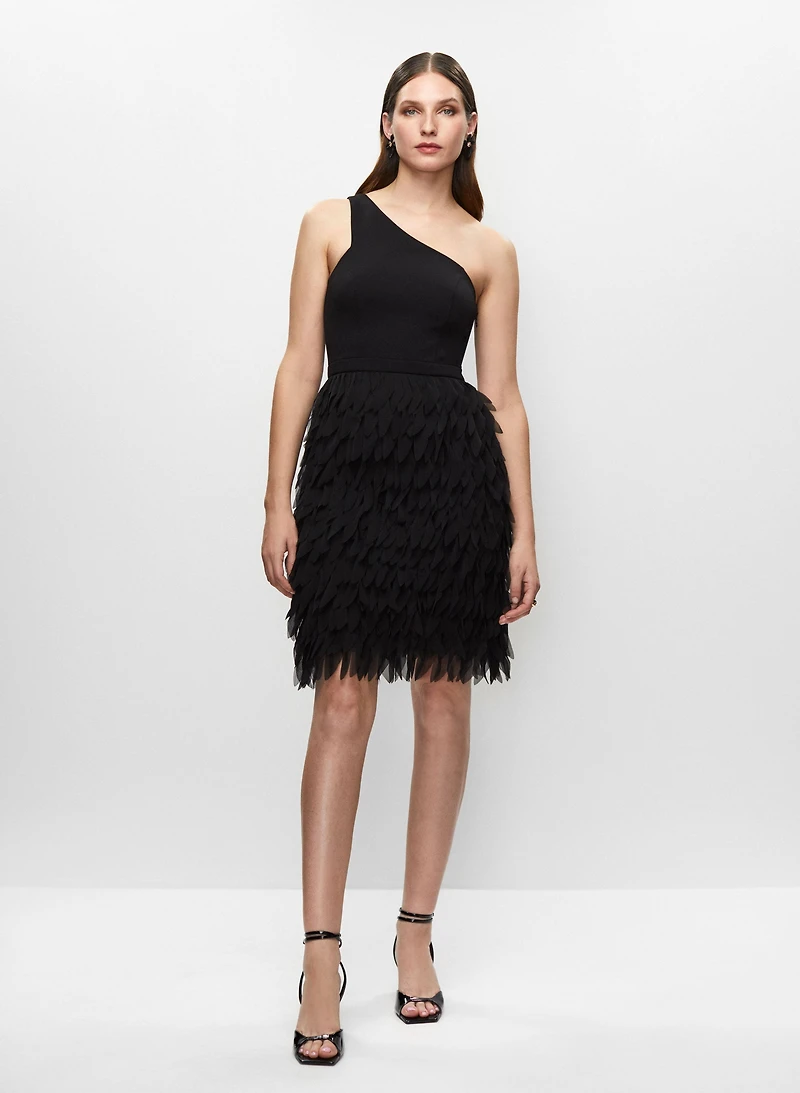 Robe asymétrique à plumes