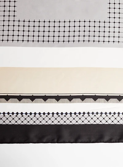 Geometric Border Print Scarf