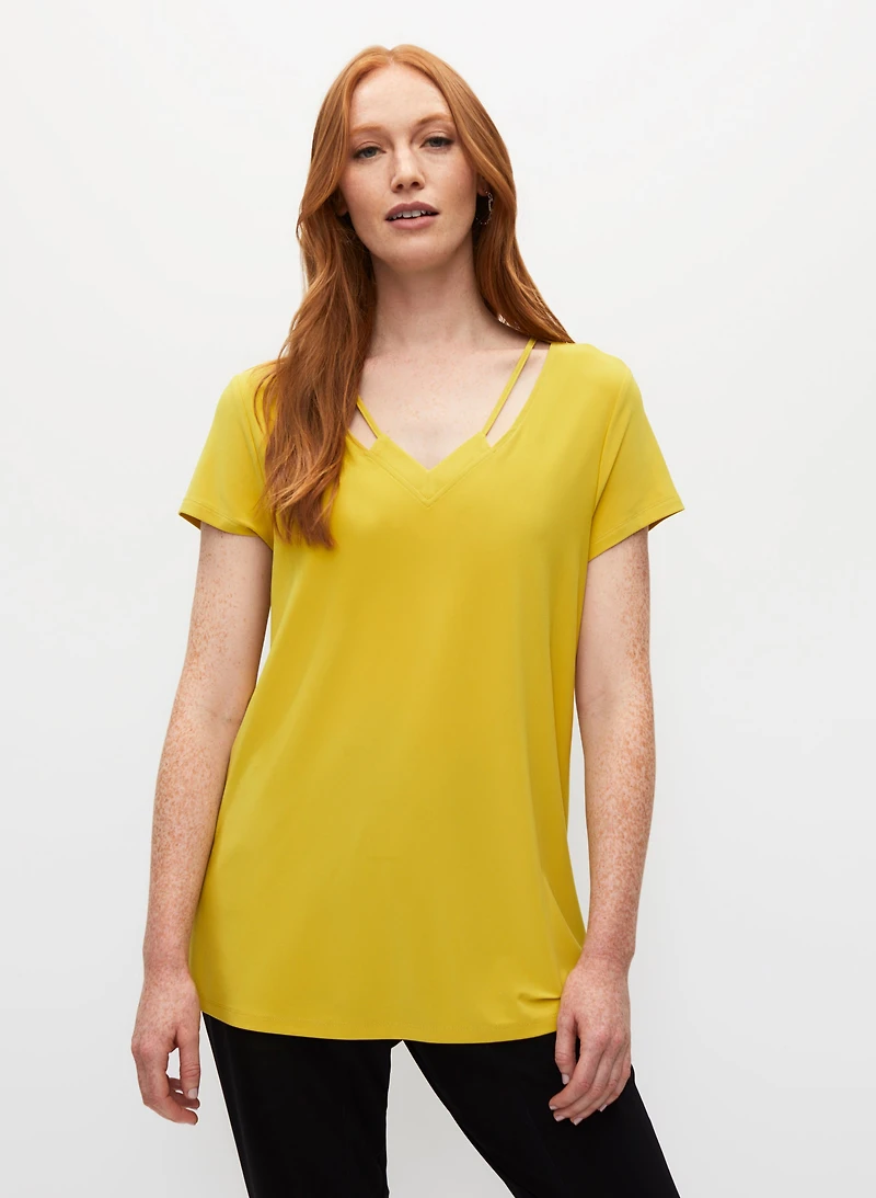 T-shirt à col en V et détails ajourés