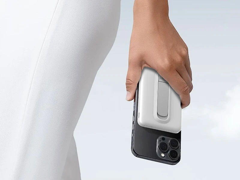 jump+ Qi2 Battery Pack with kickstand White 5,000 mAh
