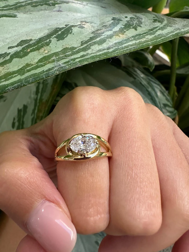 The East-West Oval Ring