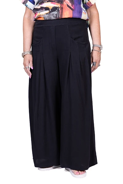 Isolde Bottoms in Black
