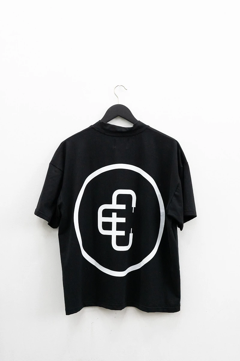 Copped Seamless Tee Single Layer Black White Logo