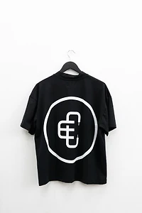 Copped Seamless Tee Single Layer Black White Logo