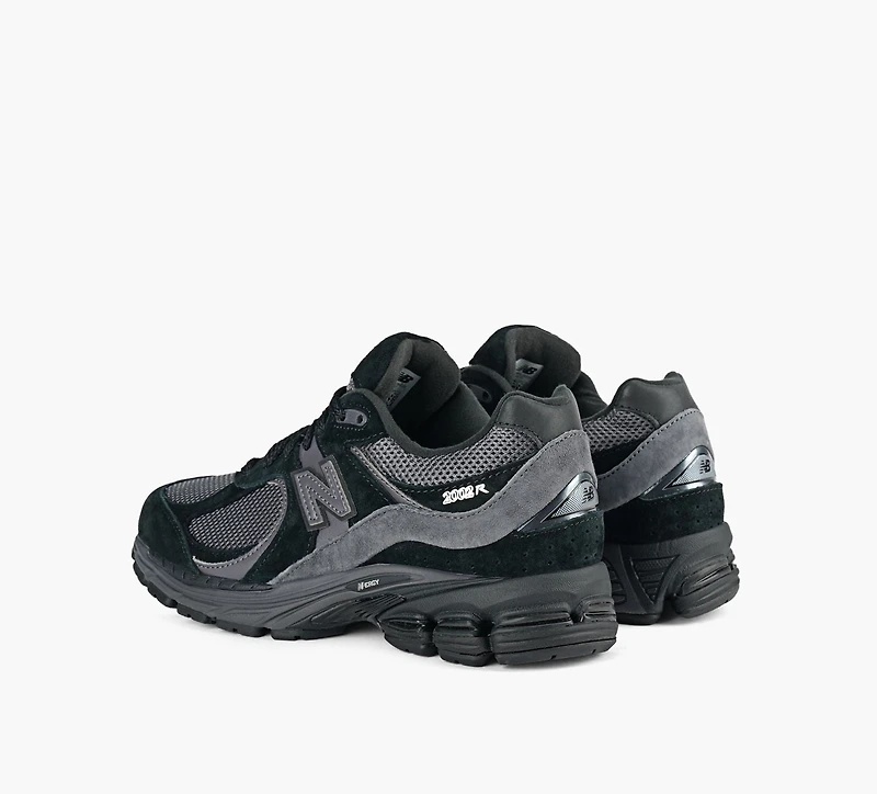 NEW BALANCE | 2002R NOIR FEMMES
