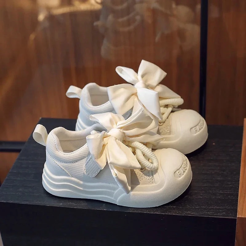 Bow sneakers