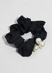 Pearl Drop Scrunchie