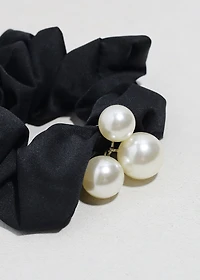 Pearl Drop Scrunchie