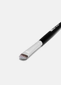 E123: Eyeliner Blending Brush