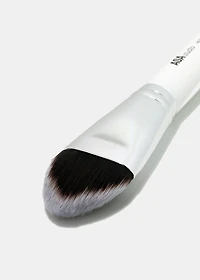The F8 & E108 Precise Pointed Brush