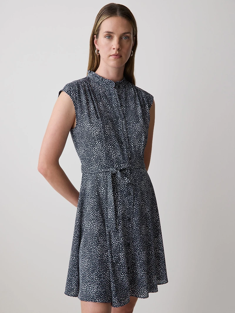 Ribe Courte Boutonnée Sans Manches à Col Montant