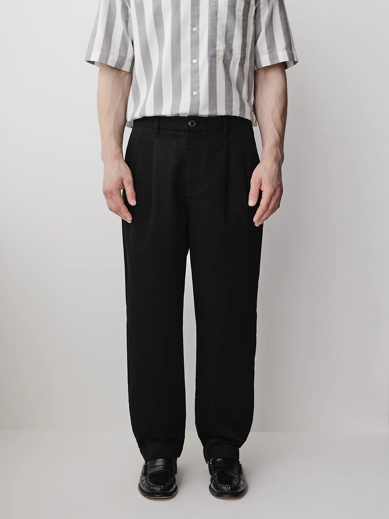 Loose Straight-Leg Pleated Pant