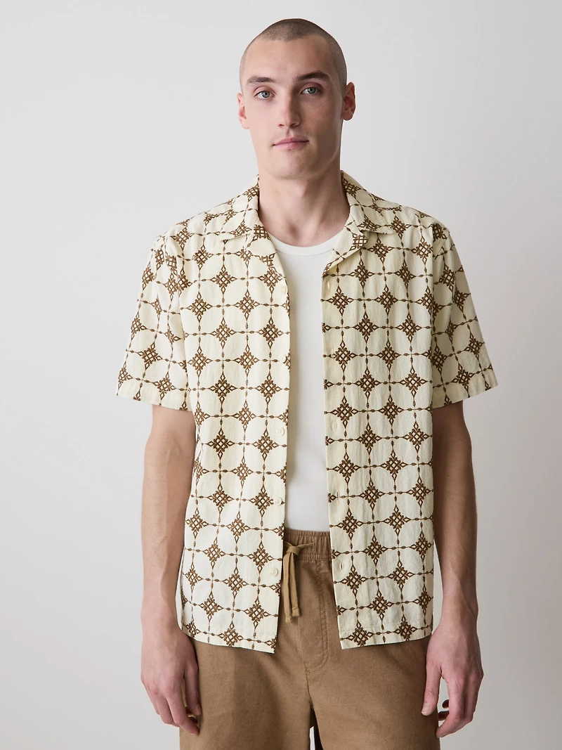 Chemise à Manches Courtes et Col Camp avec Détails Brodés