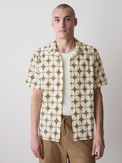 Chemise à Manches Courtes et Col Camp avec Détails Brodés