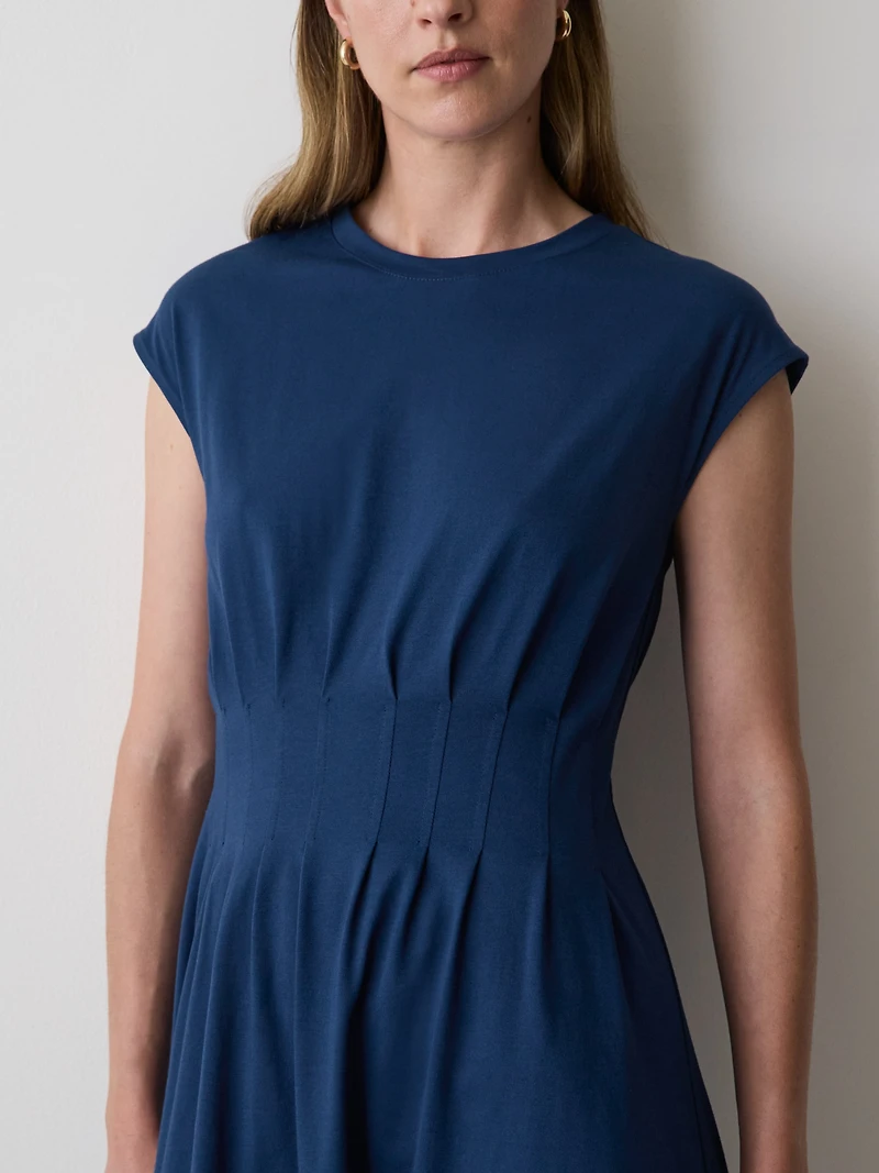 Robe Midi à Nervures Manches Courtes et Col Rond