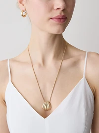 Long Collier avec Pendentif Coquillage