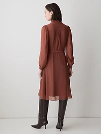 Robe Midi Boutonnée à Manches Longues et Col Montant