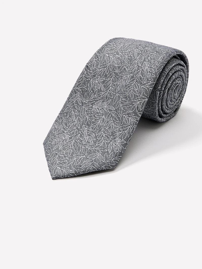 Green Regular Tie with Foliage Pattern