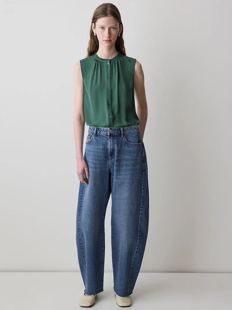 Sleeveless Buttoned-Down Blouse